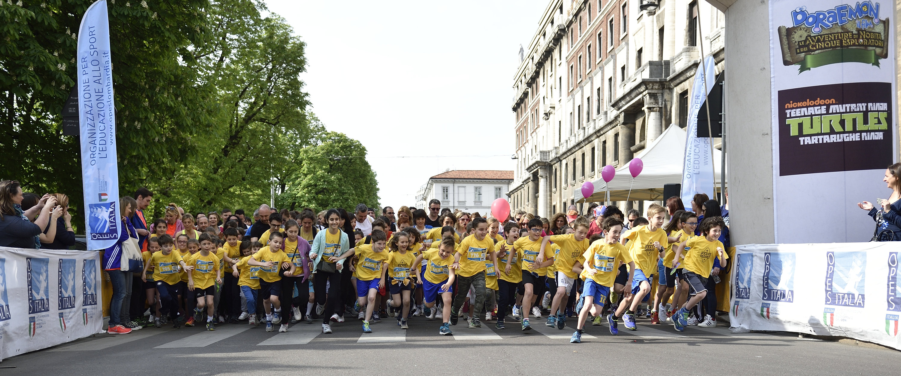 La partenza della School Marathon, 12 aprile 2015. ANSA/FLAVIO LO SCALZO